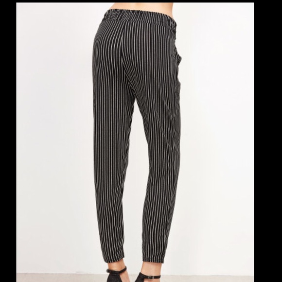🆕Black pinstripe tie waist ankle pocket pants - Picture 5 of 8